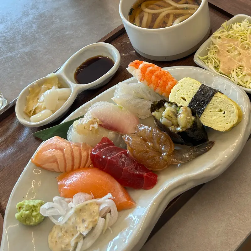 윤기가 자르르 흐르는 신선한 초밥