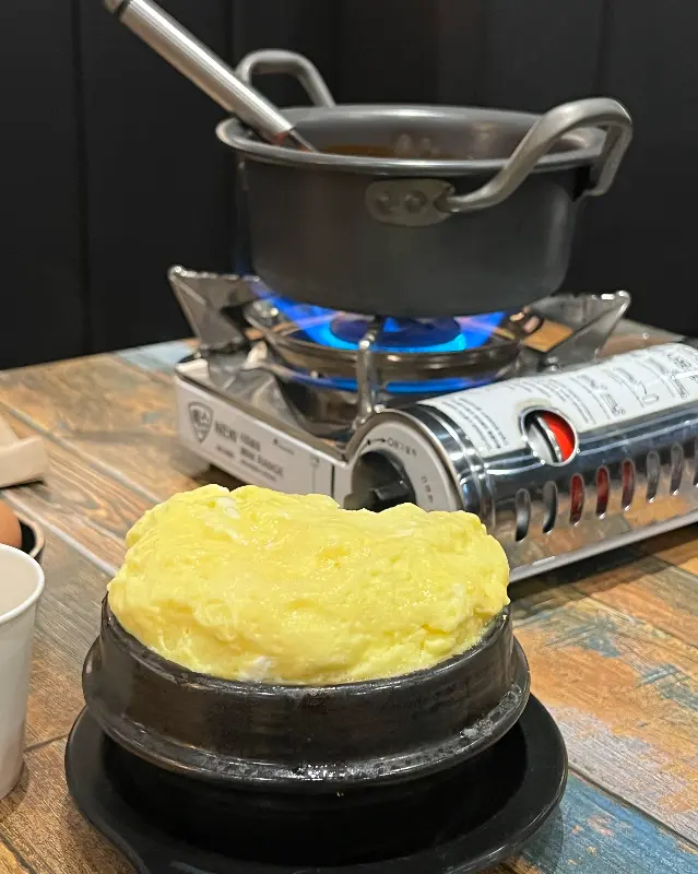 보글보글 끓는 순두부찌개