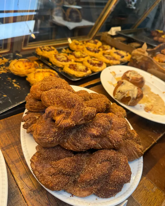 러스트 베이커리의 다양한 빵들