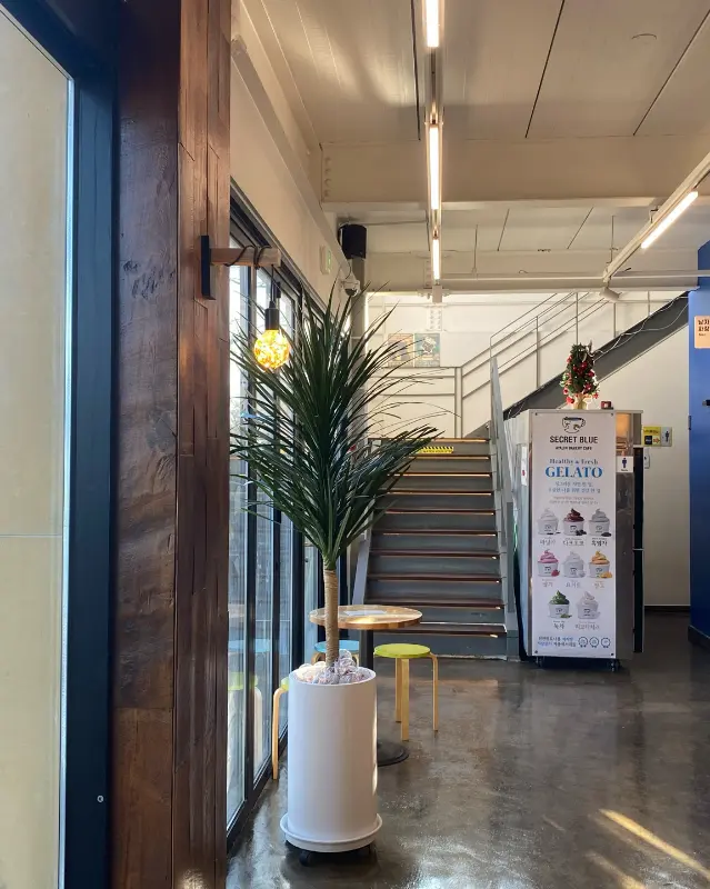 카페 내부 인테리어