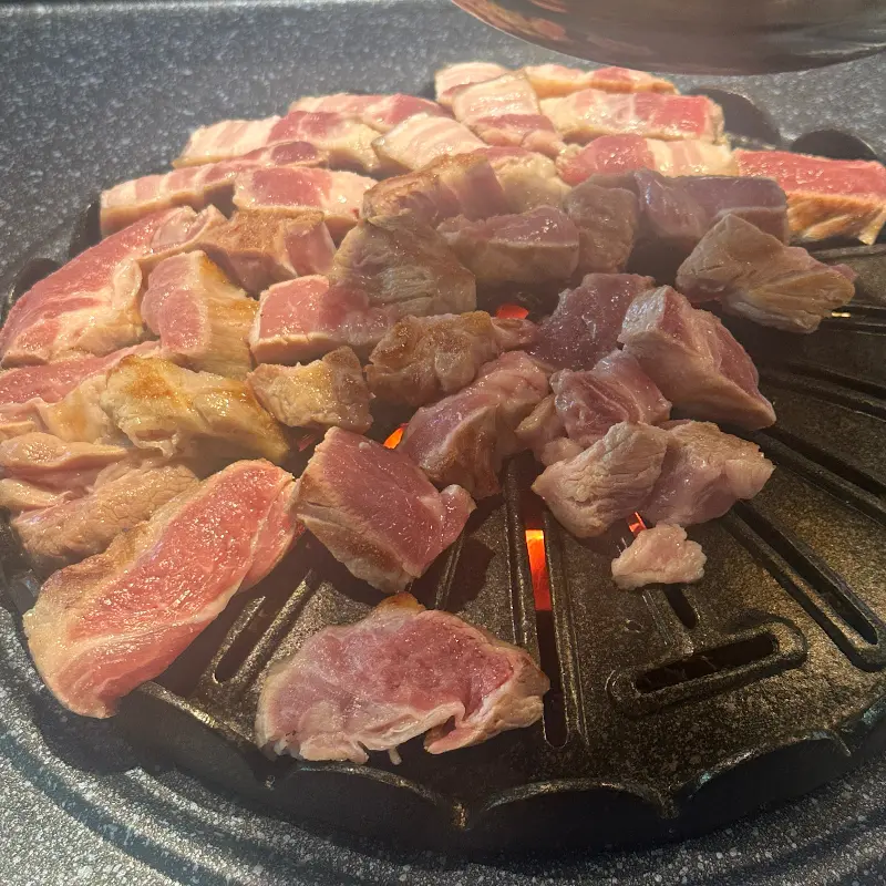 잘 익은 돼지고기 단면