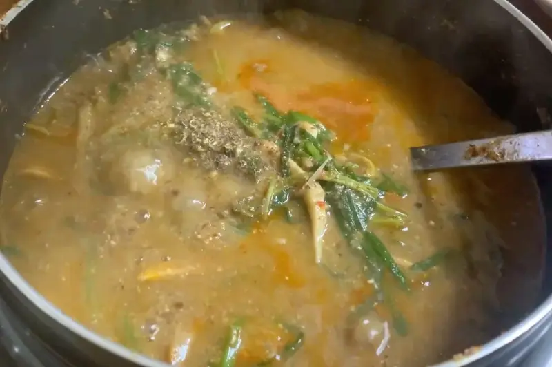 끓고 있는 추어탕