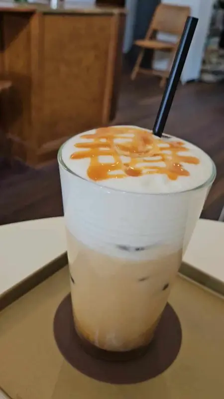 달콤한 카라멜 마끼아또