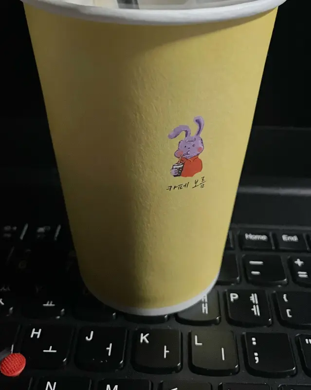 카페 내부 인테리어