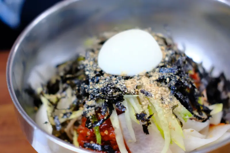 막국수의 클로즈업 샷