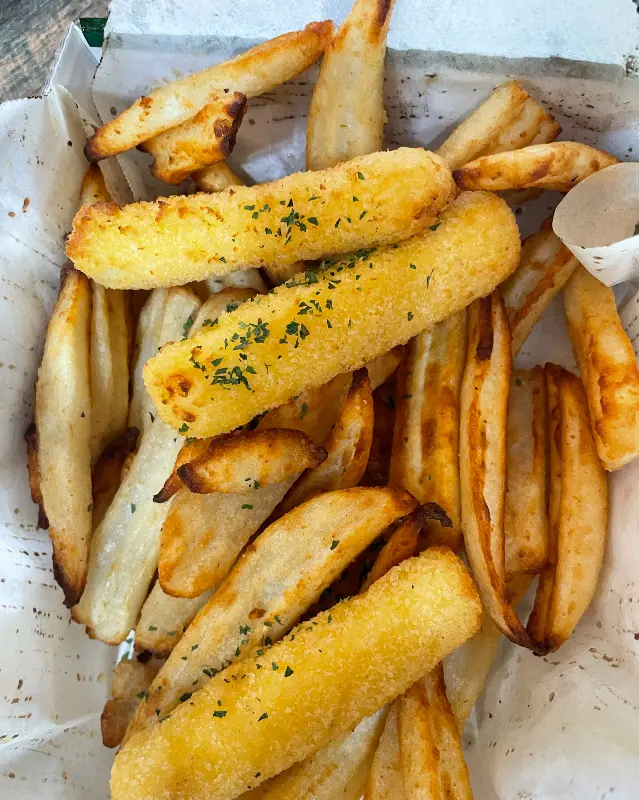 겉은 바삭하고 속은 촉촉한 감자튀김