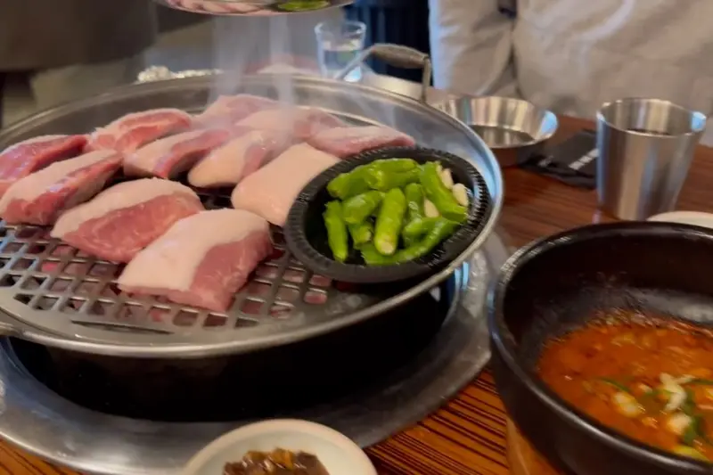 고기 굽는 모습