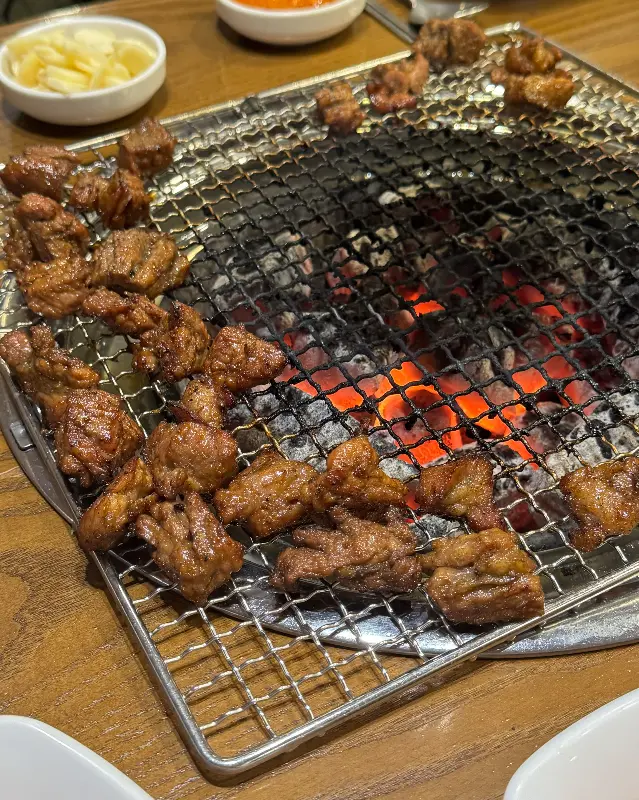 돼지갈비와 냉면의 환상적인 조합