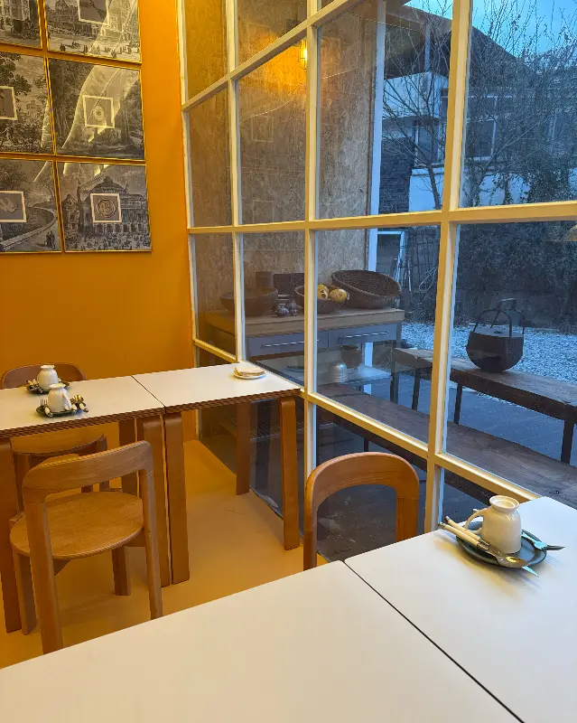 아늑한 분위기의 레어하우스 내부