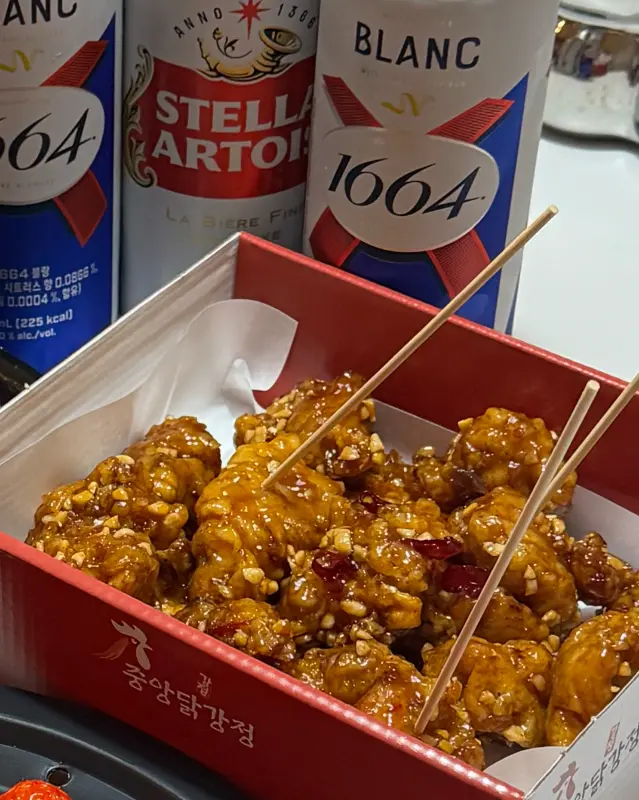 맥주와 함께 즐기는 닭강정