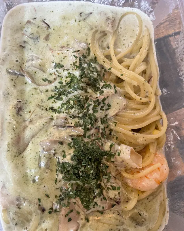 바질새우크림파스타의 풍부한 크림 소스