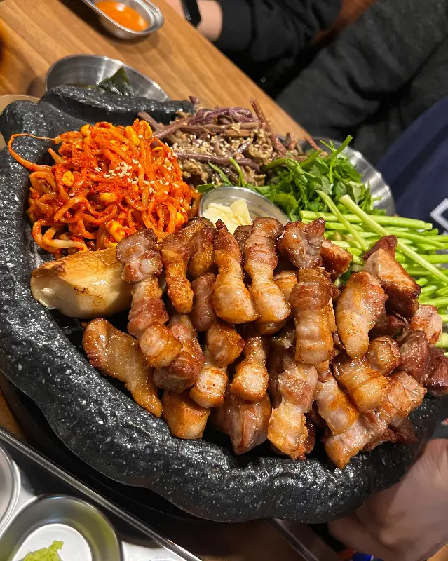 노릇하게 구워진 삼겹살