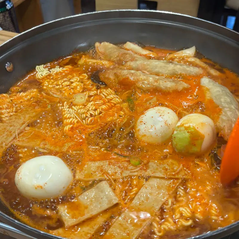 맛있게 끓고 있는 떡볶이