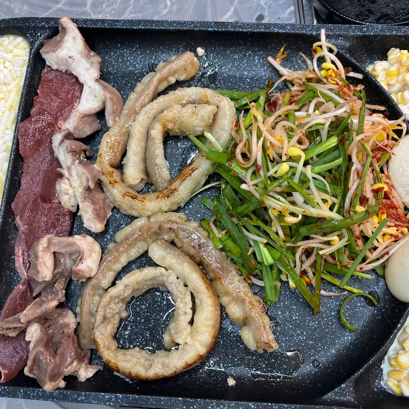 푸짐한 모듬 곱창