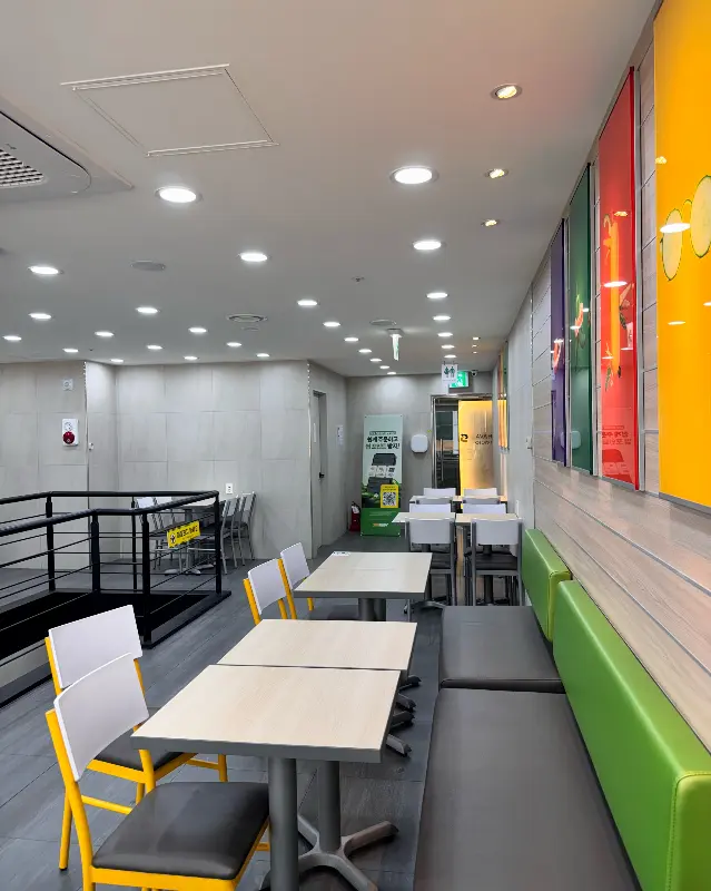 매장 내부 전경