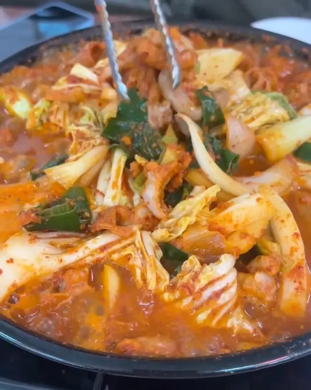 보글보글 끓는 곱창전골