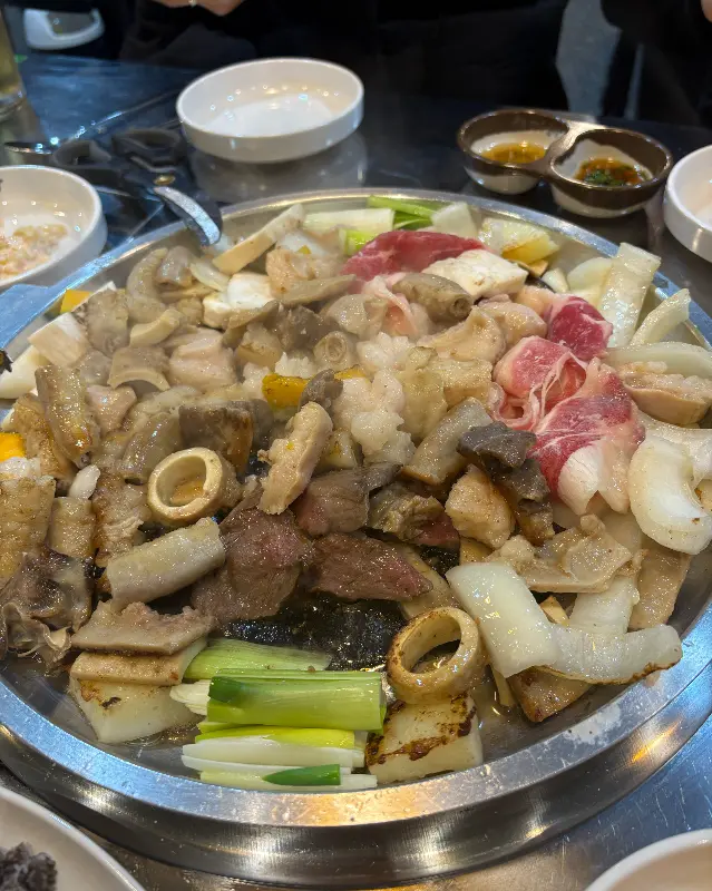 푸짐한 모듬 곱창 한 상