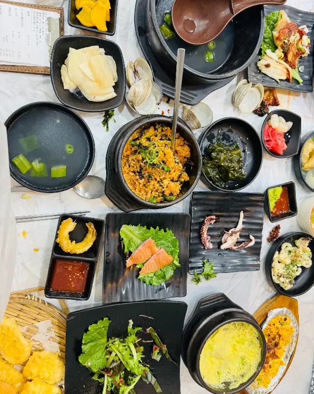 매콤한 국물에 볶아 더욱 맛있는 볶음밥