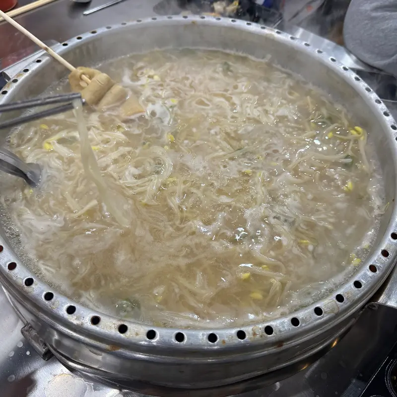 시원한 국물이 일품인 칼국수