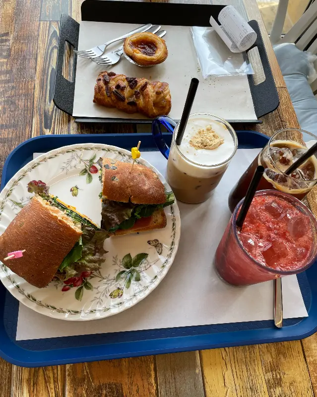 브런치와 음료 메뉴