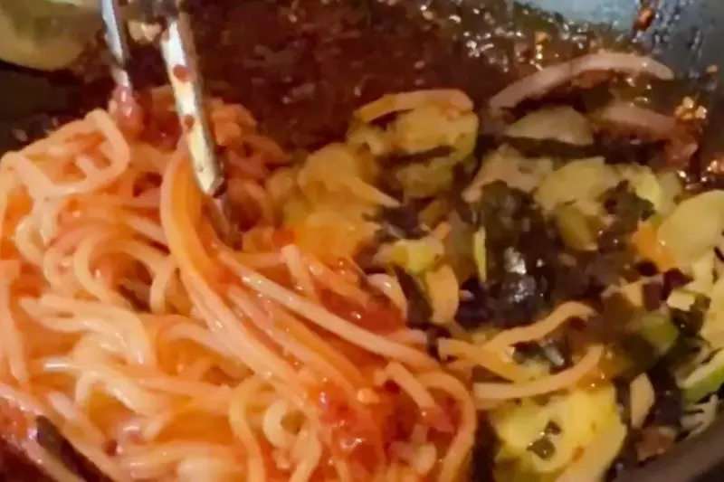 매콤달콤한 비빔국수