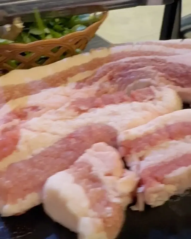 마블링이 살아있는 삼겹살