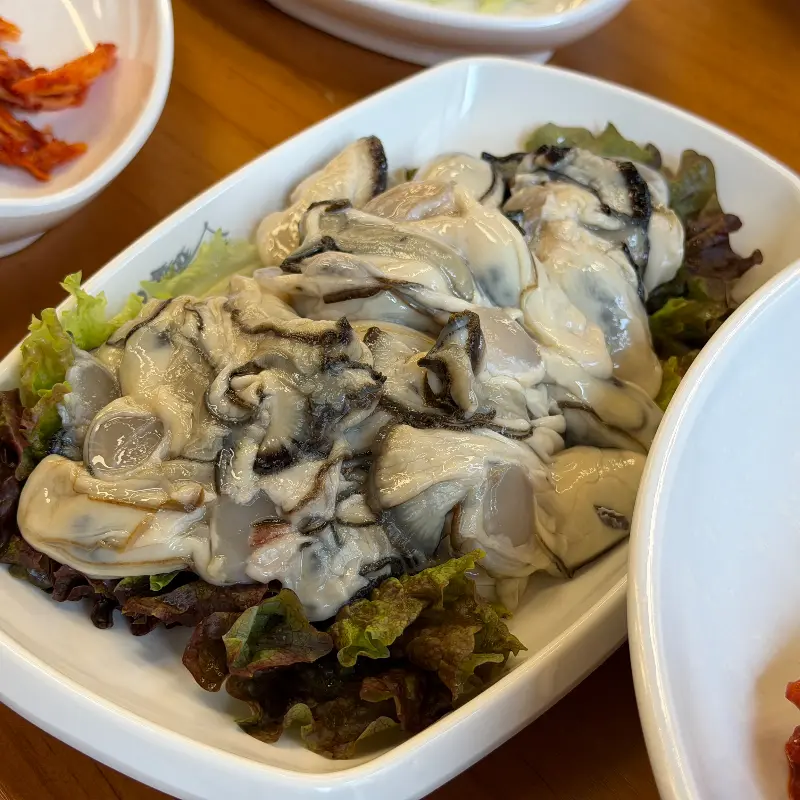 싱싱함이 살아있는 굴