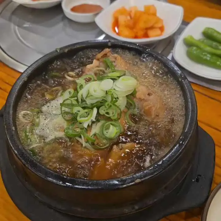보글보글 끓는 삼계탕