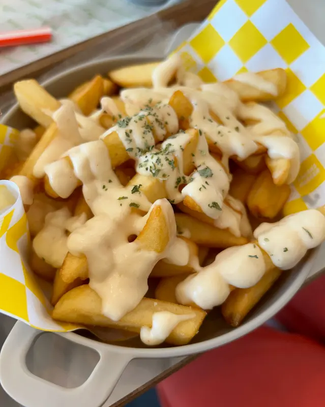 화이트 소스 감자튀김