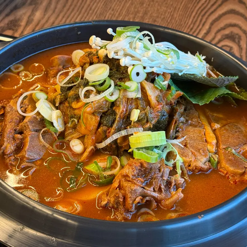 묵은지 감자탕 푸짐한 한 상