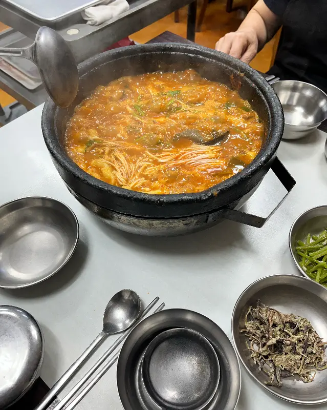 보글보글 끓고 있는 매운탕