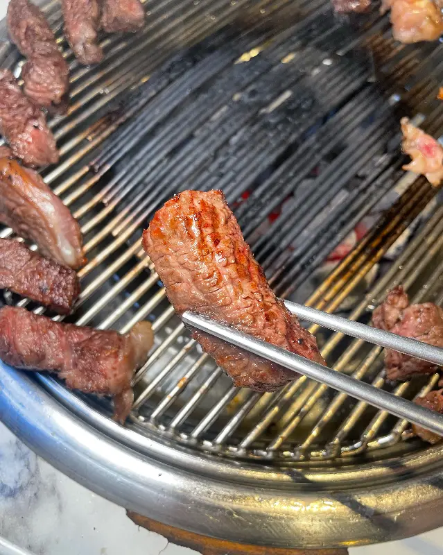 잘 익은 한우 한 점