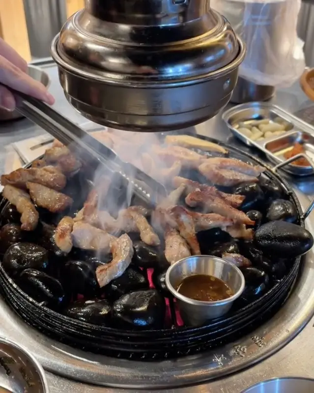 멜젓에 찍어먹는 삼겹살