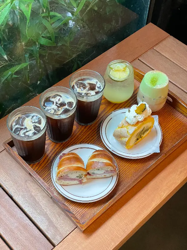 숙성도에서 판매하는 디저트와 음료