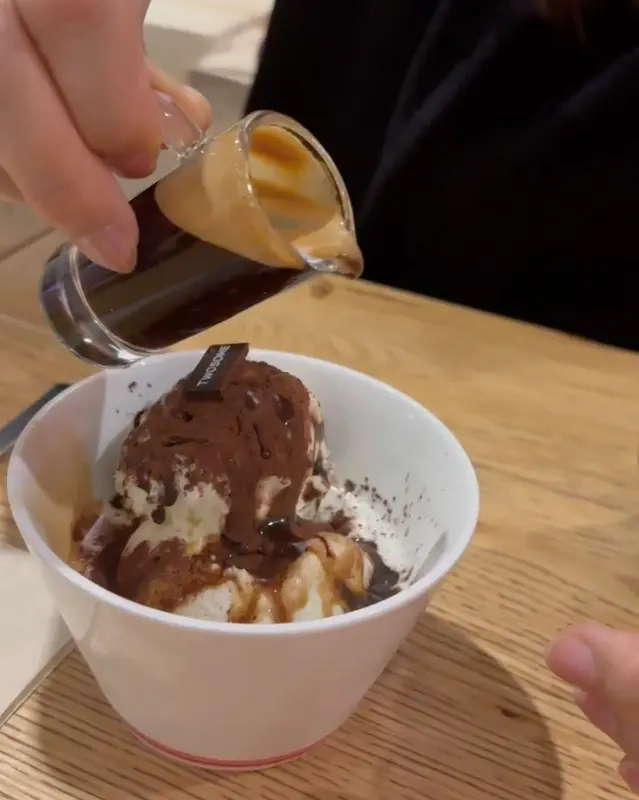 스초생 케이크와 에스프레소