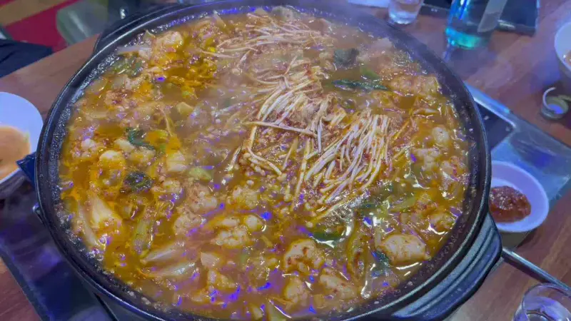 푸짐한 곱창전골