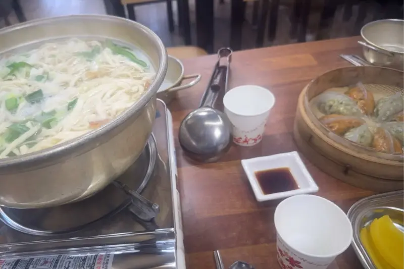 칼국수와 만두 전체샷