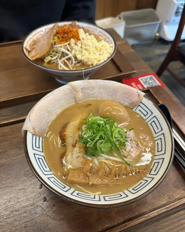 돈코츠 라멘과 지로 라멘