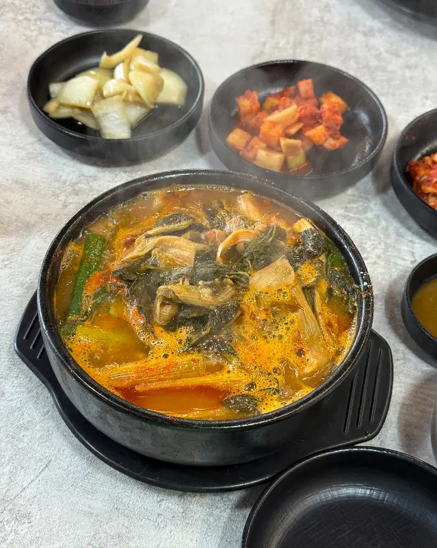 뼈해장국과 밑반찬