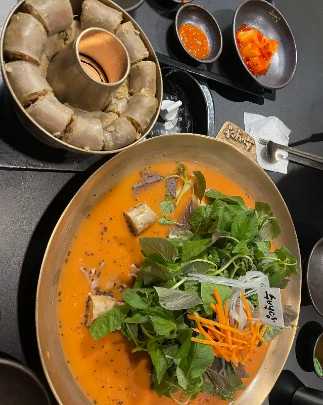 수백당의 푸짐한 한 상 차림