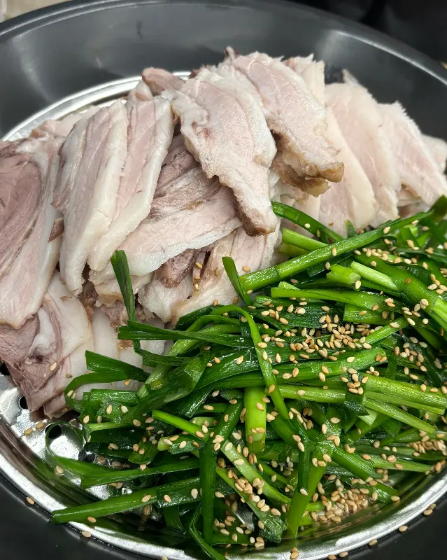 푸짐한 양의 국밥