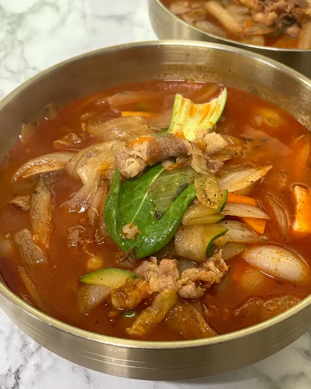 소고기 짬뽕 국물의 모습