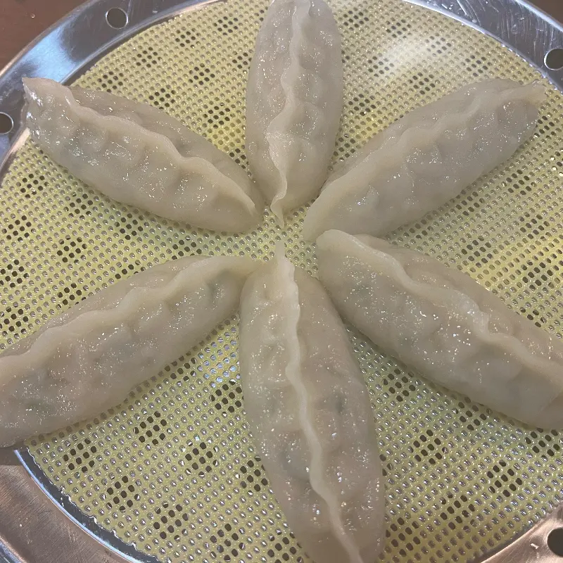 윤기가 흐르는 만두
