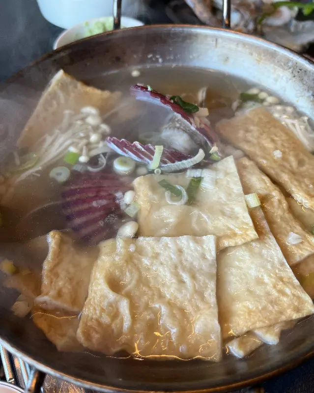 시원하고 깊은 맛이 일품인 조개탕