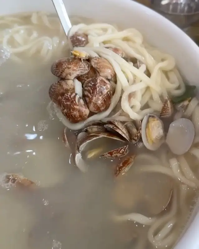 바지락과 칼국수 면