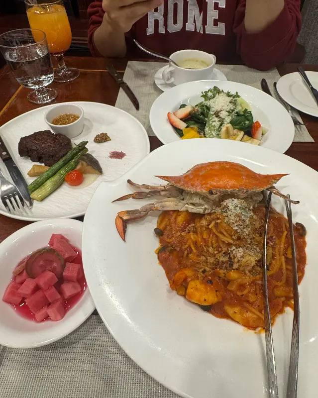 런치 세트와 피자