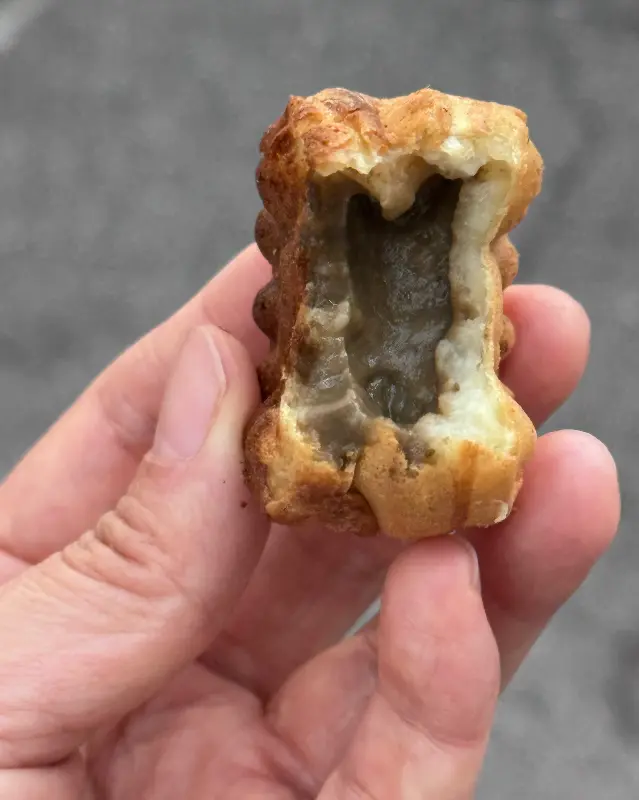 반으로 갈라진 쑥 슈크림 국화빵