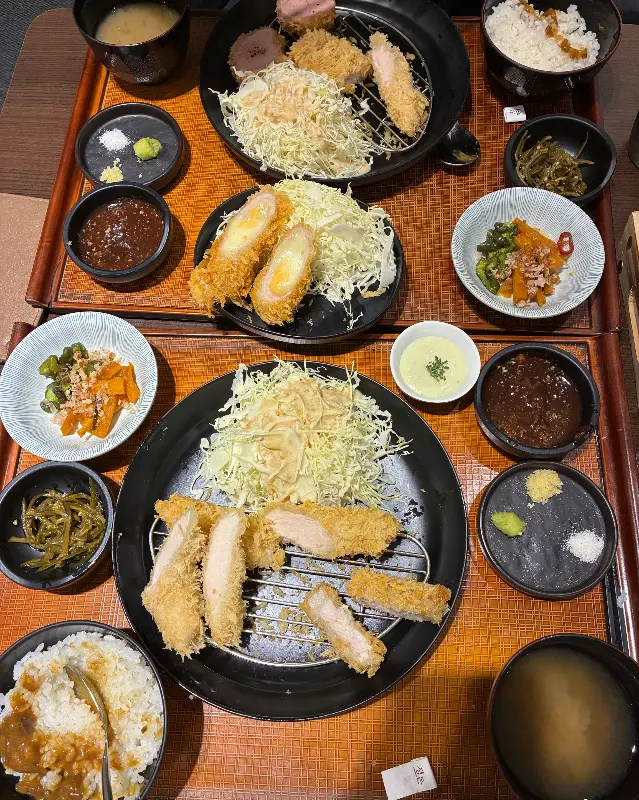 정갈하게 차려진 한 상