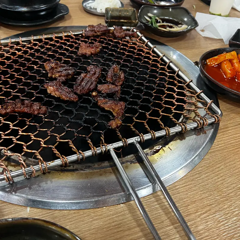 잘 구워진 돼지갈비