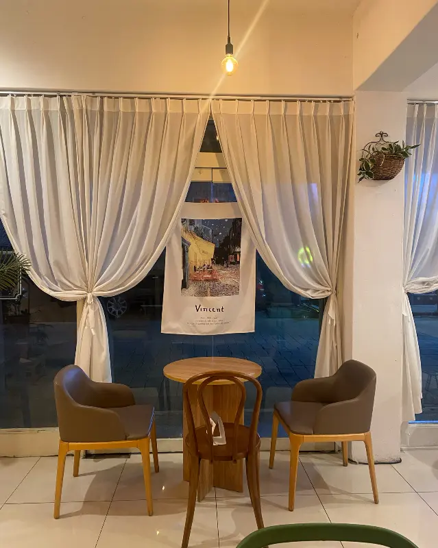 카페 내부 테이블